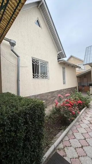 СРОЧНАЯ ПРОДАЖА! 2-этажный дом в центре ж/м Кок-Жар Локация: - Район